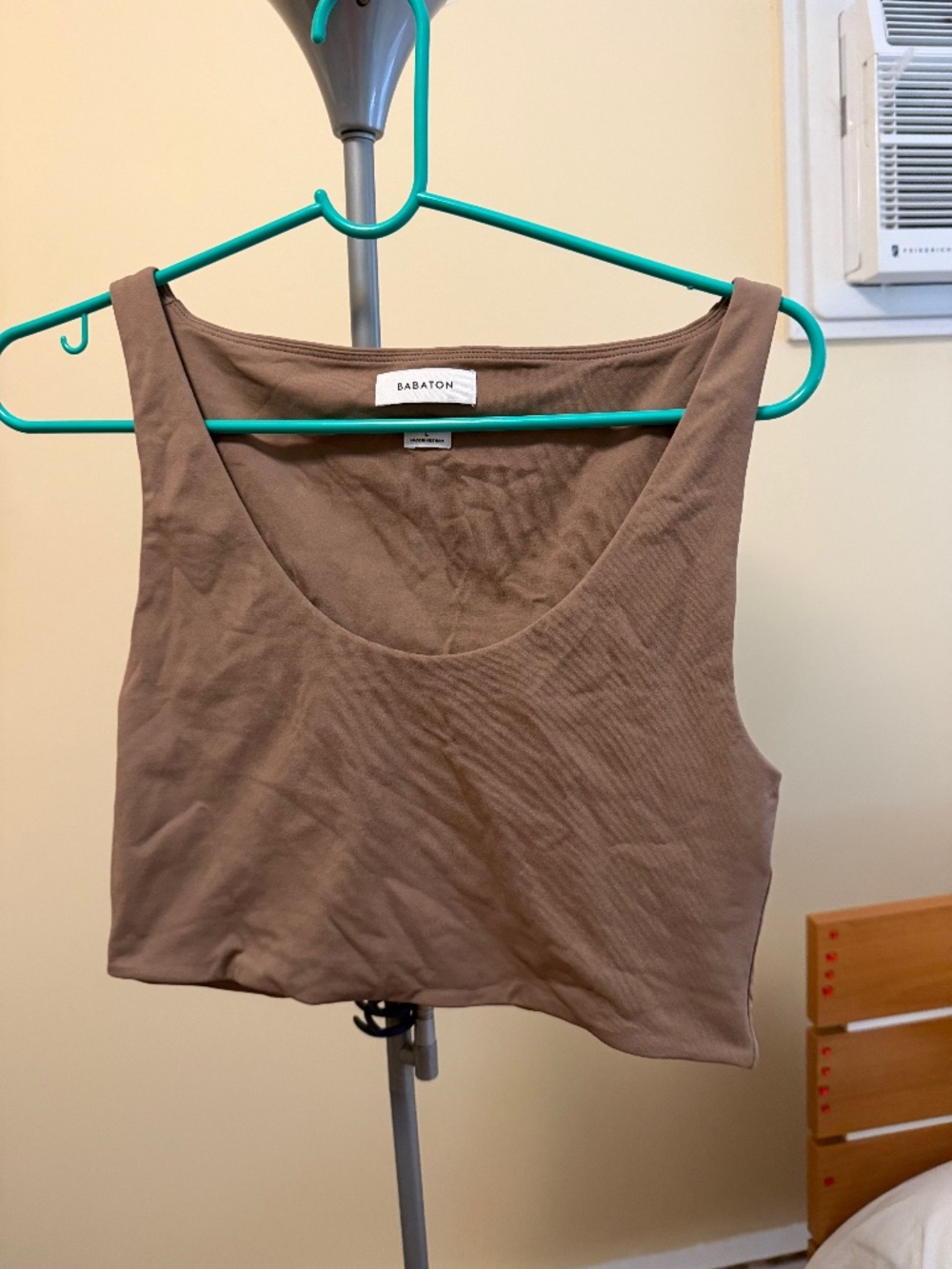Aritzia Babaton Contour Scoopneck Crop Tank Brown Large Double-Lined